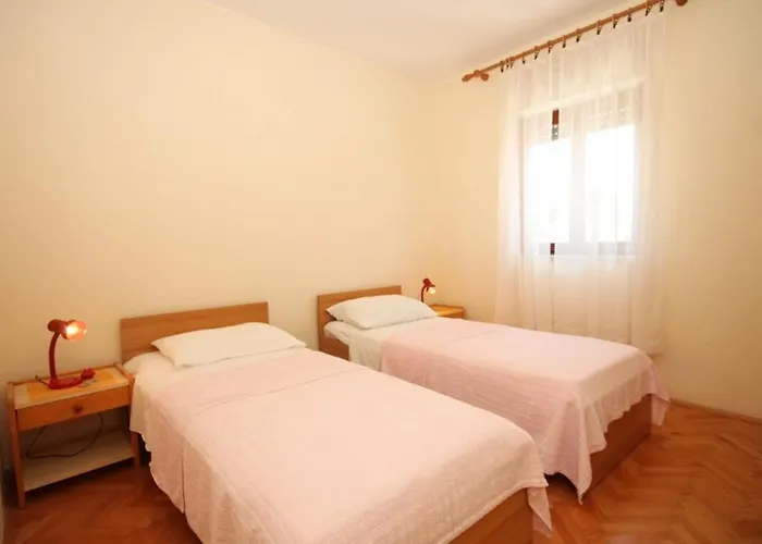 Apartman Apartments By The Sea Ugljan - 8301