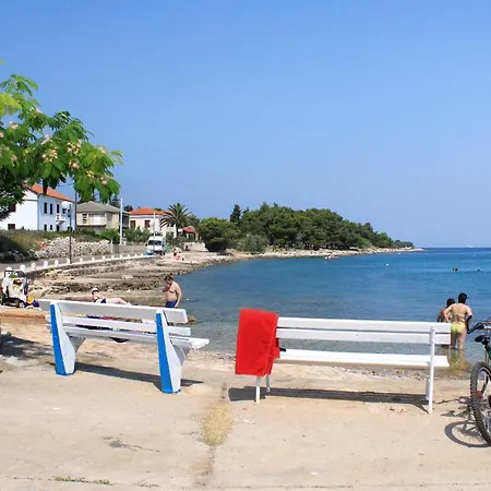 Apartment Apartments By The Sea Ugljan - 8301 Ugljan