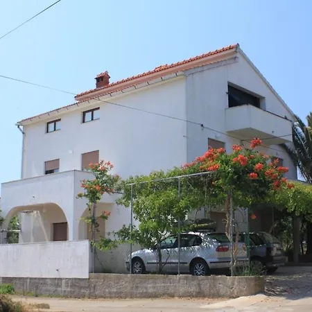 Apartments By The Sea Ugljan - 8301 *