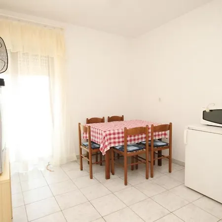 Apartment Apartments By The Sea Ugljan - 8301 Ugljan