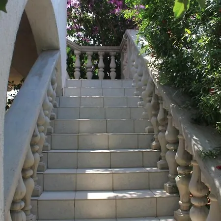 Apartment Apartments By The Sea Ugljan - 8301 Ugljan